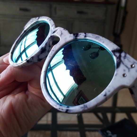 Sunglasses - Picture 2 of 4